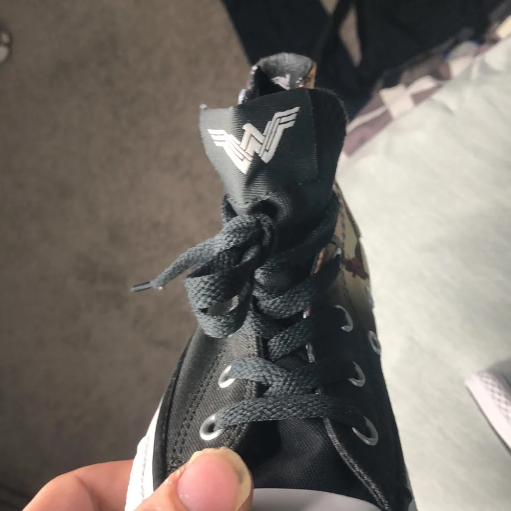 Wonder Woman youth Converse